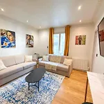 Urban Flat 104 - 4 Bedroom Flat Opera